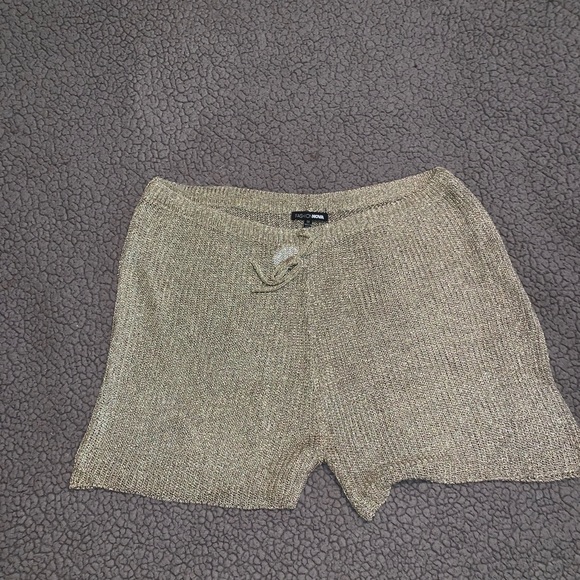 Gold cover up - Picture 3 of 3